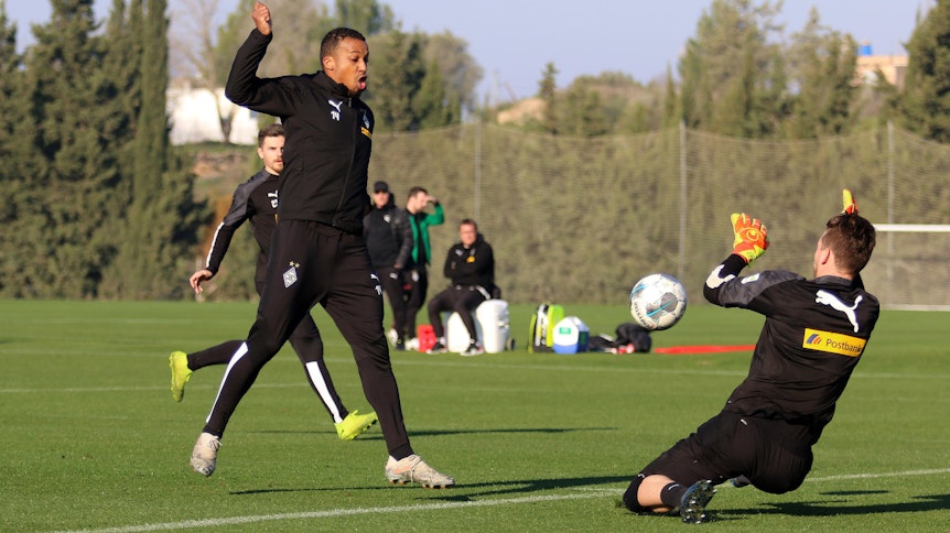 Alassane Plea hat seine Mitspieler von Borussia Mönchengladbach mit einem schönen Tor beeindruckt.
