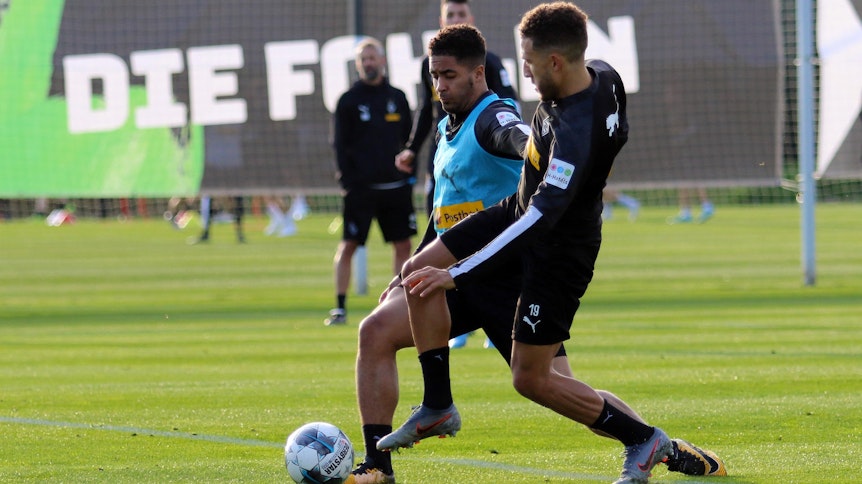 Keanan Bennetts (links) von Borussia Mönchengladbach könnte durch eine Leihe wertvolle Spielpraxis sammeln.