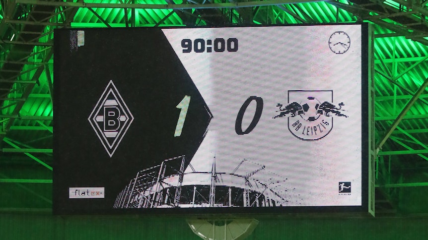 Die Anzeigetafel im Borussia zeigt es nach dem Schlusspfiff an. Borussia hat den RB-Fluch besiegt und gegen Leipzig den ersten Sieg eingefahren.