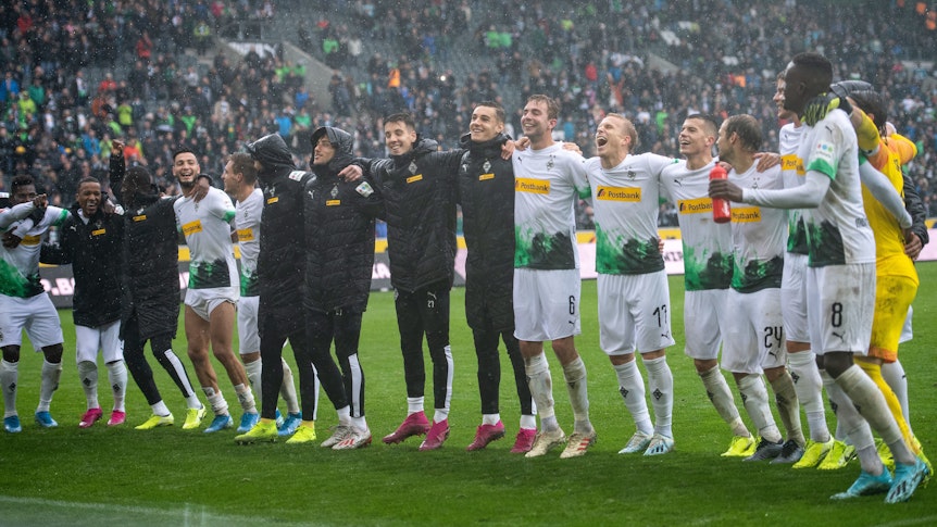 Die Fohlen stürmten mit einem Sieg gegen Augsburg am 7. Spieltag der Vorsaison an die Tabellenspitze.