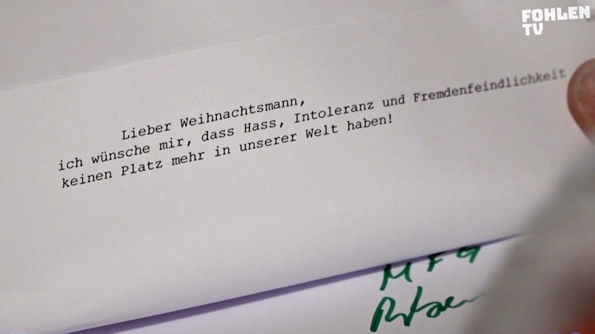 Weihnachten ist für Gladbachs Vizepräsident und Weltmeister Rainer Bonhof, ein bekennender Christ, ein ganz besonderes Fest. Der 68-Jährige hat einen Wunschbrief an den Weihnachtsmann verfasst.