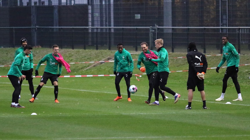 Das Team von Borussia Mönchengladbach bei einer Trainingseinheit am 17. November 2020 im heimischen Borussia-Park.