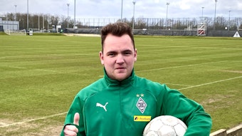 Erst ist an einem 11. November um 11.11 Uhr geboren worden und erlebte nun an Altweiber seinen großen Borussia-Traum: Fohlen-Fan Florian Wefers (20).