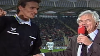 Als das DFB-Pokalspiel zwischen Bayer Leverkusen und Borussia Mönchengladbach längst angepfiffen war, moderierte ZDF-Moderator Dieter Kürten munter weiter.