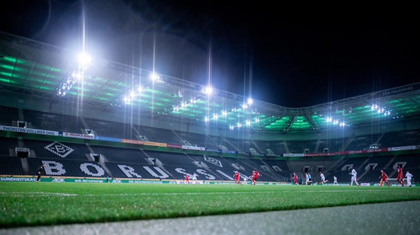 Borussia Mönchengladbach und der 1. FC Köln standen sich am 11. März im ersten Geisterspiel der Bundesliga-Historie gegenüber. Lassen sich daraus nun Lehren ziehen, die eine baldige Fortsetzung der Liga trotzt Corona ermöglichen?
