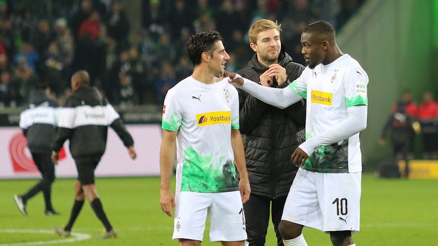 Lars Stindl (links) und Christoph Kramer (Mitte) sind erst kürzlich wieder ins Mannschaftstraining von Borussia Mönchengladbach eingestiegen. Für das Spiel bei Eintracht Frankfurt sind sie wieder fit.