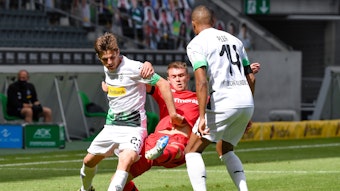 Jonas Hofmann (l.) erwischte gegen Bayer 04 Leverkusen keinen guten Tag.