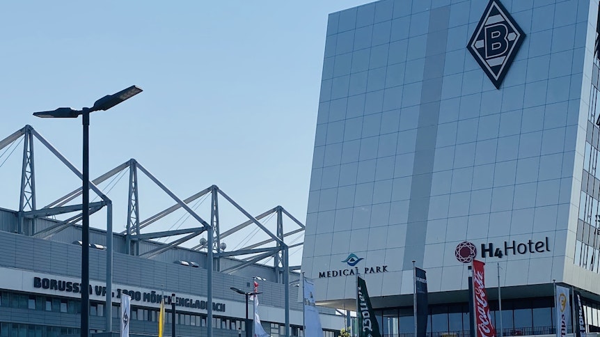 Borussias eigenes Bundesliga-Stadion, das direkt mit einem der modernsten Reha-Zentren Deutschlands verbunden ist. Das gibt es hierzulande nicht an allzu vielen Standorten.