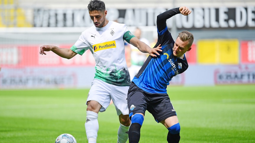 Borussias Kapitän Lars Stindl (l.), hier im Duell mit Paderborns Marlon Ritter, steuerte zwei Tore zum 3:1-Sieg der Fohlen-Elf bei.