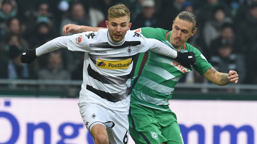 Christoph Kramer und sein Kumpel Max Kruse im Zweikampf – von 2013 bis 2015 spielten sie gemeinsam bei Borussia Mönchengladbach.