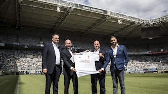 Der Vertrag zwischen Borussia Mönchengladbach und dem neuen Hauptsponsor Flatex läuft vorerst bis 2023.