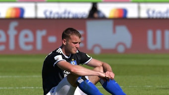 Jordan Beyer hat als Leih-Profi beim Zweitligisten Hamburger SV einige turbulente Tage erlebt. Der Abwehrspieler soll nun zurück zum Champions-League-Teilnehmer Borussia Mönchengladbach kehren.
