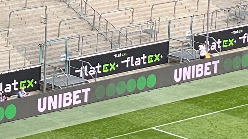 Borussias neuer Hauptsponsor Flatex wirbt im Borussia-Park in der nahenden Saison offenbar in den Farben der Elf vom Niederrhein.