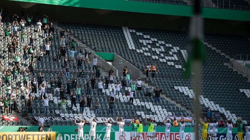 300 Fans haben Borussias Saisonauftakt im Pokal gegen Oberneuland im Stadion verfolgen können. Beim nächsten Auftritt in der Gladbacher Arena sollen es über 10.000 Anhänger sein.