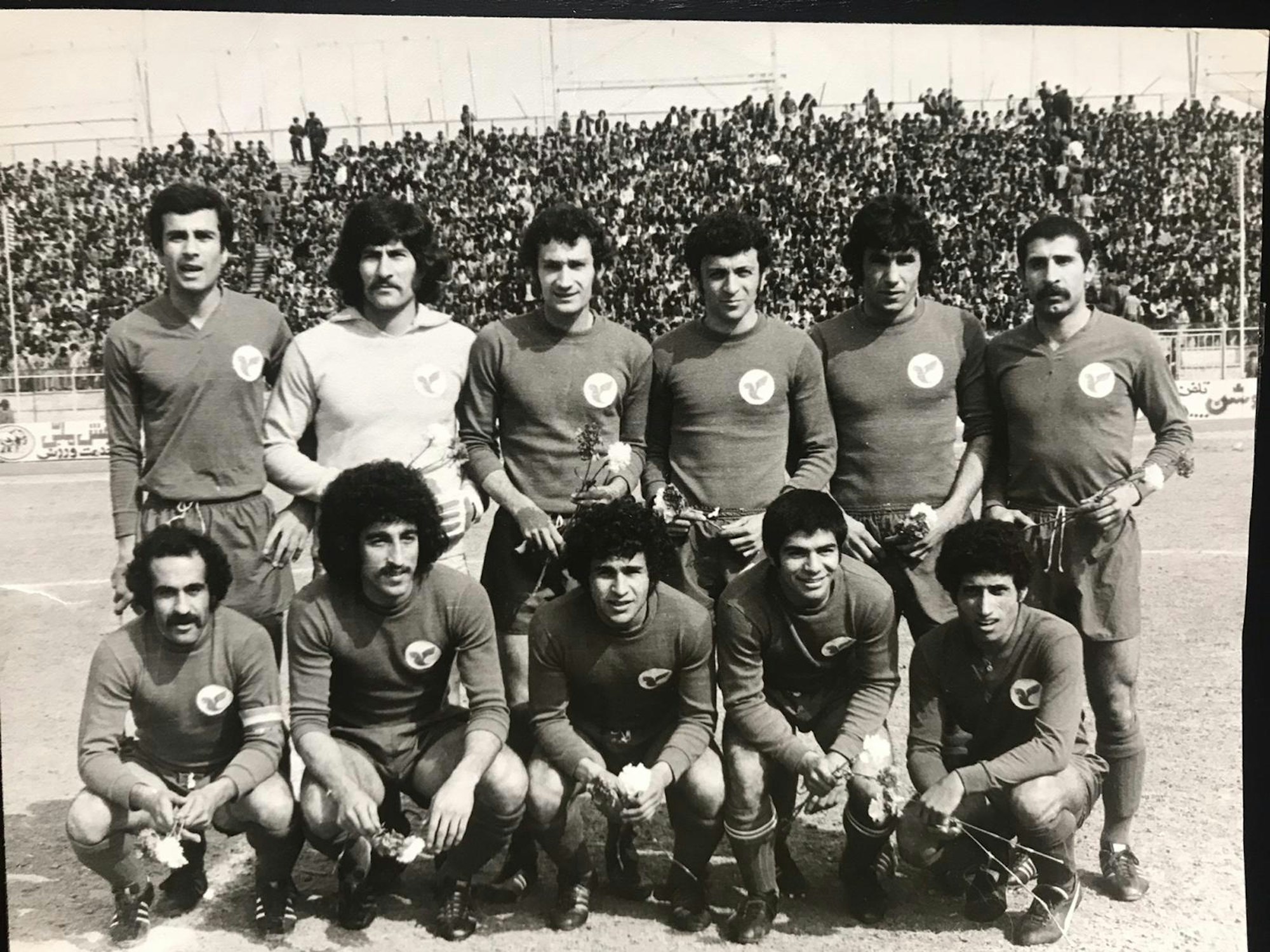 Ein Mannschaftsfoto mit Ali Sajadi und seinem Team Homa für das im Iran als Profifußballer in den 1970ern aktiv gewesen ist. 