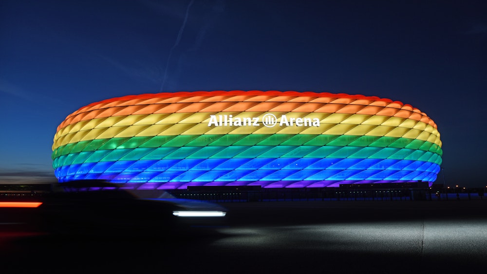 Die Münchner Allianz Arena in Regenbogenfarben. Bei der EM wird es das nicht geben.