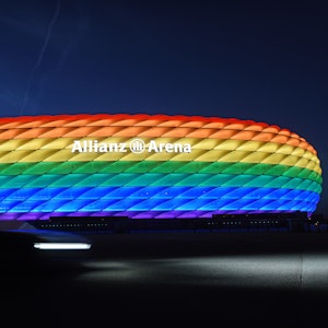 Die Münchner Allianz Arena in Regenbogenfarben. Bei der EM wird es das nicht geben.