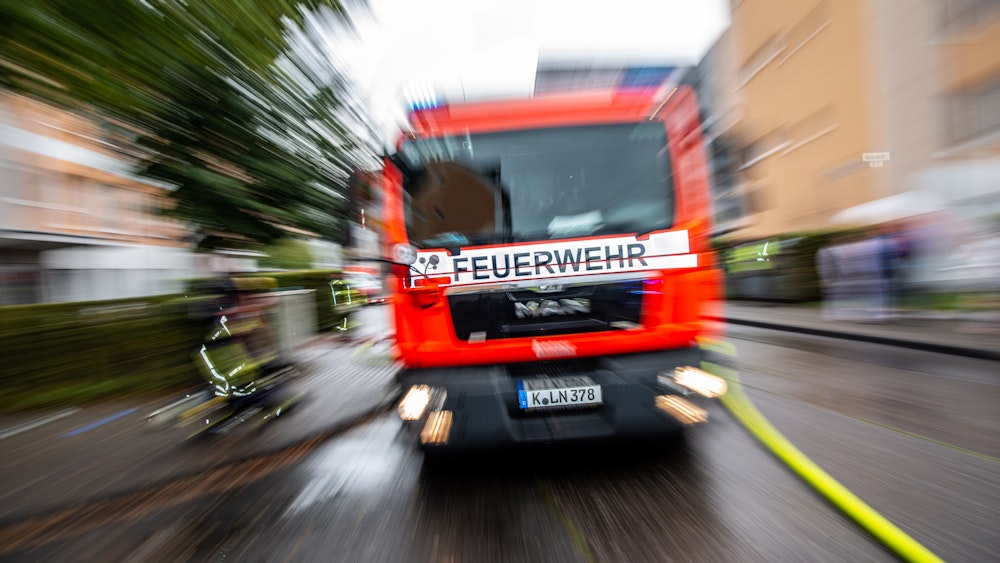 Feuerwehrfahrzeug im Einsatz Köln 01.08.2020 Foto: Uwe Weiser