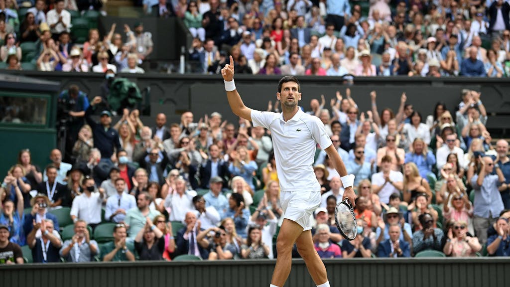 Novak Djokovic bejubelt im Wimbledon-Finale gegen Matteo Berrettini seinen insgesamt sechsten Triumph in London.