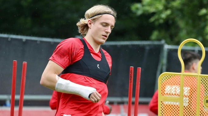 Sebastiaan Bornauw trainiert beim 1. FC Köln.