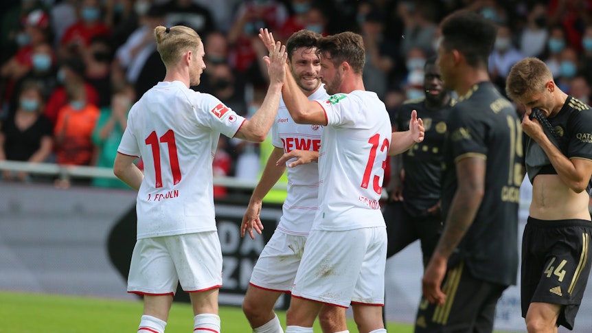 Mark Uth feiert sein erstes Tor für den 1. FC Köln gegen den FC Bayern München.
