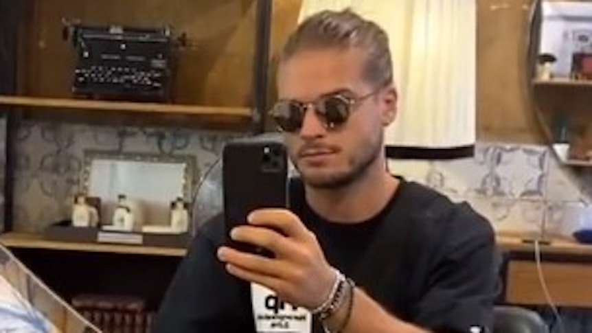 Rúrik Gíslason (33) hat am 15. Juli in seiner Instagram-Story Videos von sich vor, während und nach dem Besuch beim Barber gepostet. Die Bilder wurden am 16. Juli für die Berichterstattung "Rúrik Gíslason hat den Bart ab" heruntergeladen