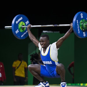 Julius Ssekitoleko stemmt Gewichte im Jahr 2018.