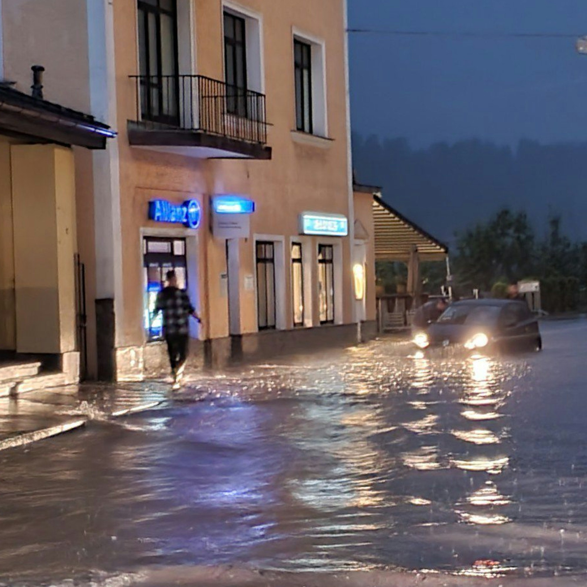 Hochwasser in Bayern:Der Landkreis Berchtesgadener Land hat den Katastrophenfall ausgerufen.