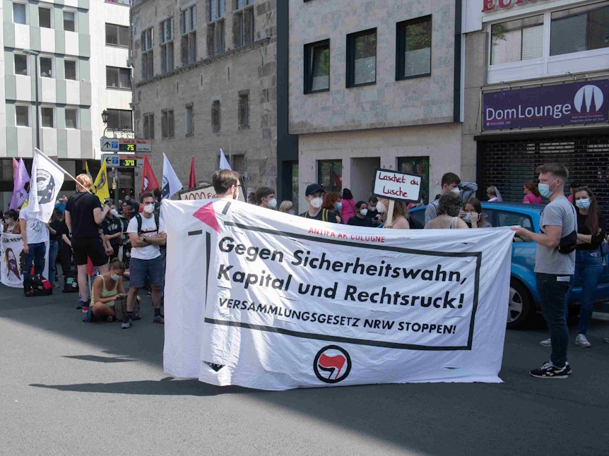 Demo in Köln gegen das Versammlungsgesetz und den Klimawandel.
