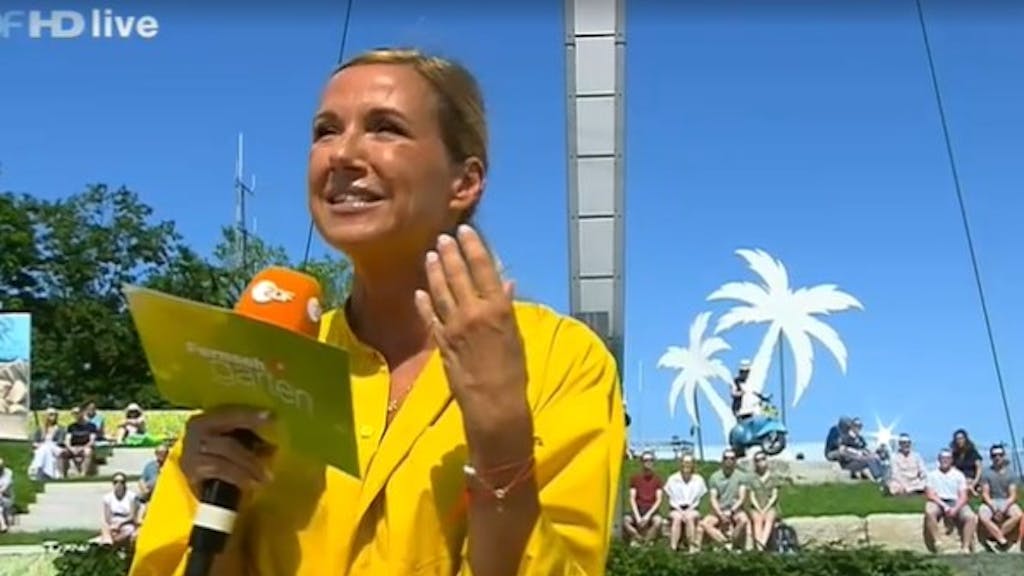 Andrea Kiewel moderiert am 18. Juli 2021 den ZDF-Fernsehgarten
