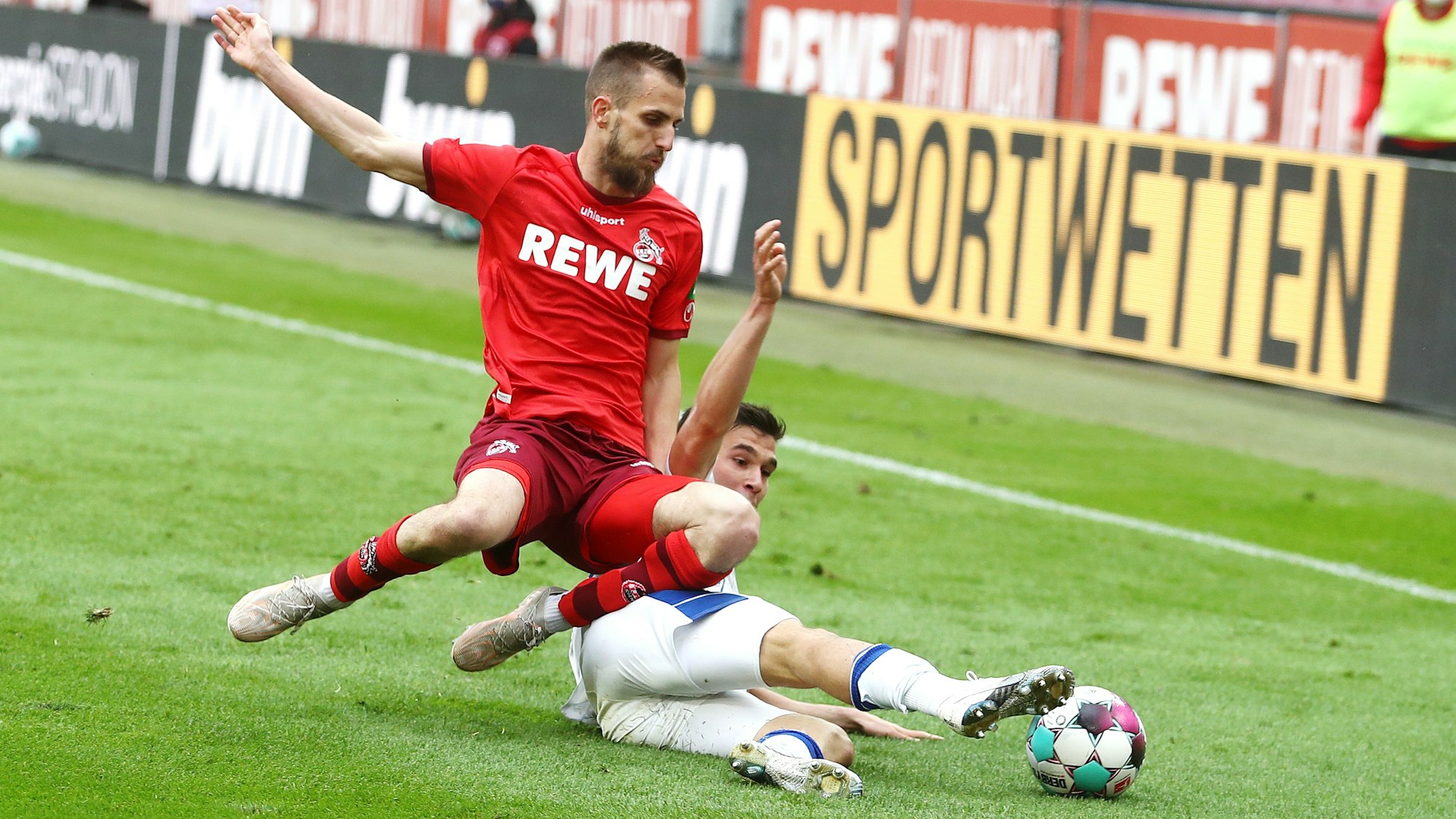 Dominick Drexler spielt für den 1. FC Köln gegen den FC Schalke 04.