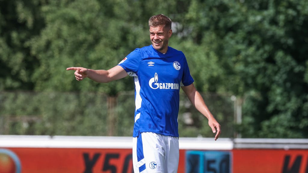 Simon Terodde im Trikot des FC Schalke 04.