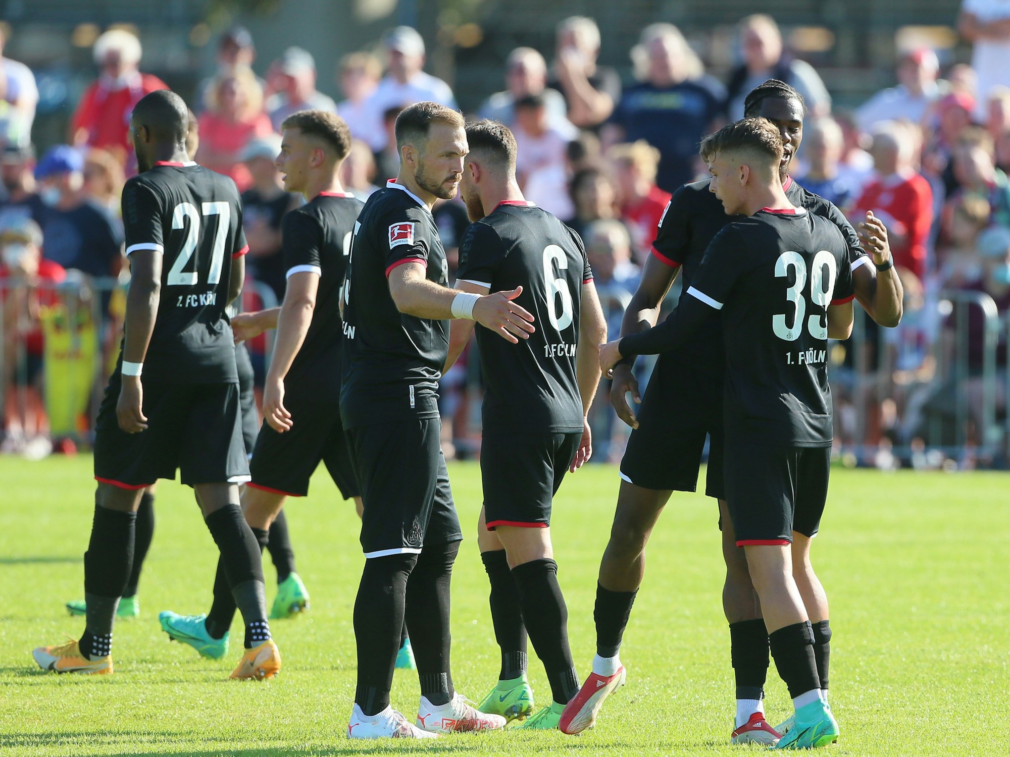 Der 1. FC Köln spielt gegen den FC Schaffhausen.