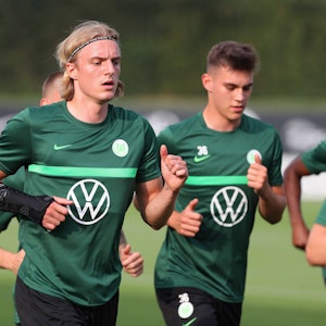 Sebaatiaan Bornauw trainiert mit dem VfL Wolfsburg in Bad Walterdorf.