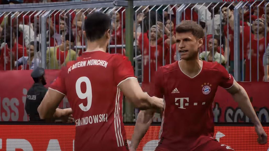 Robert Lewandowski und Thomas Müller jubeln in einer Szene des Videospiels eFootball.