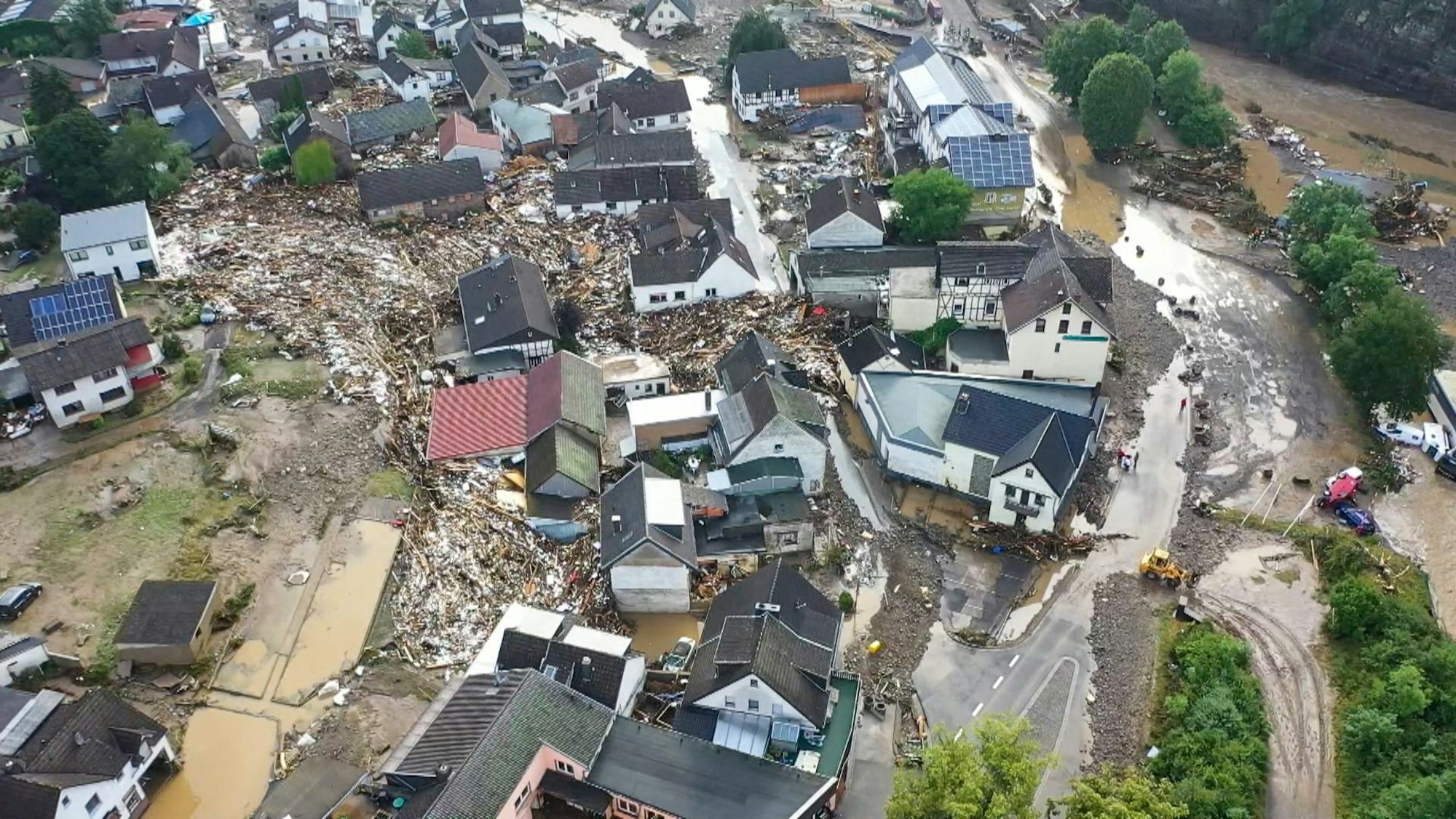 Die erste Auswertung von Schäden in den Eifel (hier dem Ort Schuld) nach der Hochwasser-Katastrophe lässt Böses ahnen.