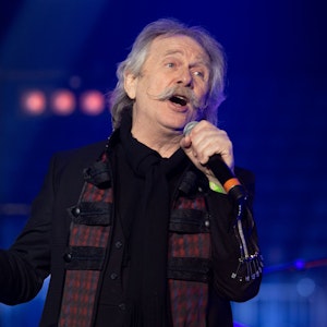 Sänger Henning Krautmacher singt auf der Bühne der Lanxess-Arena