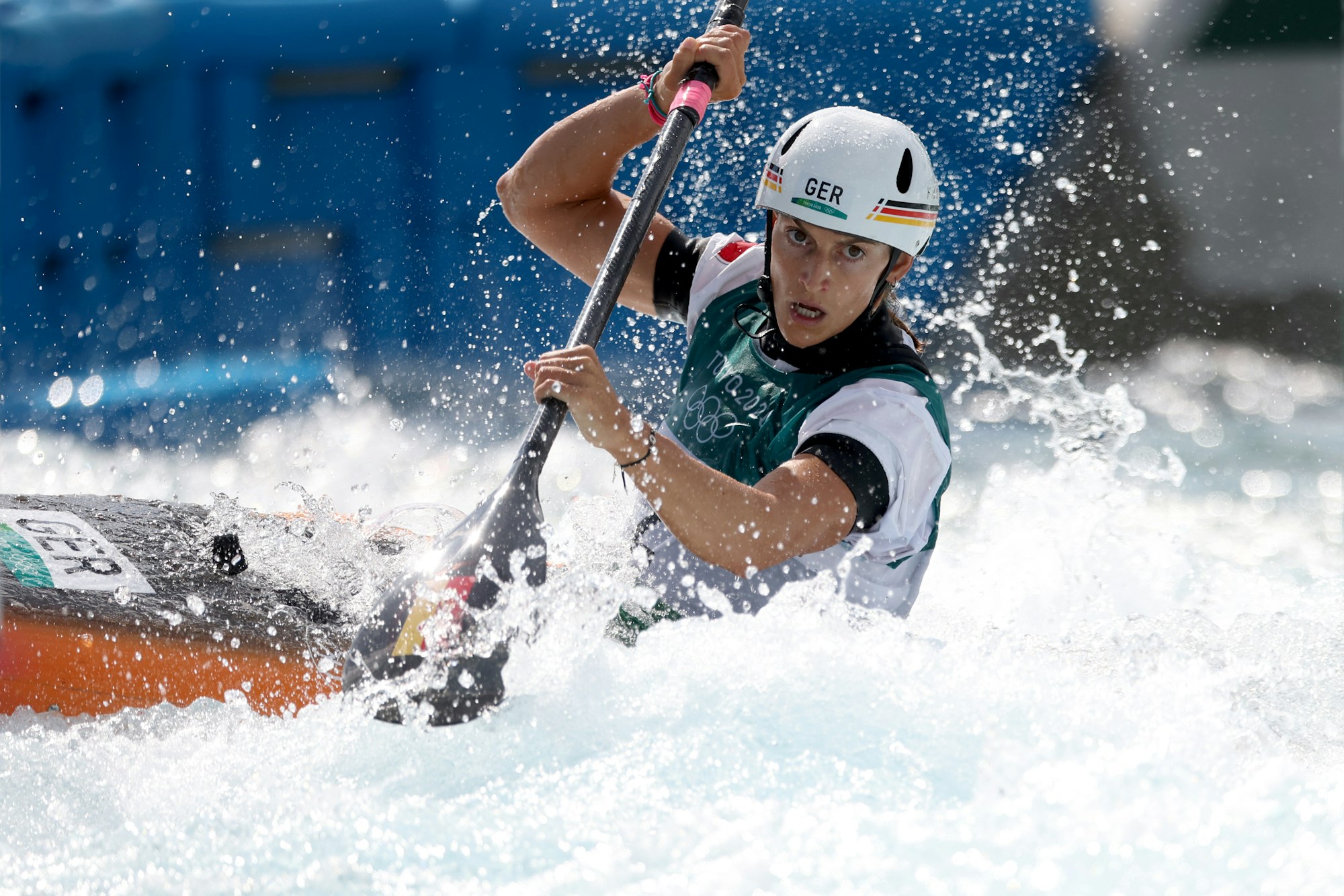 Ricarda Funk kämpft sich durch den Slalom-Parcours während der Olympischen Spiele 2021 in Tokio.