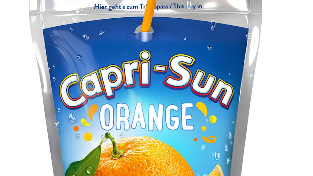 Capri Sub bringt viel Geld auf Ebay. Unser Symbolfoto zeigt eine Tüte Capri Sun Orange mit Plastikstrohhalm.