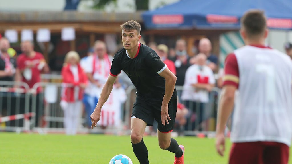 Dejan Ljubicic spielt mit dem 1. FC Köln gegen die SV Elversberg.