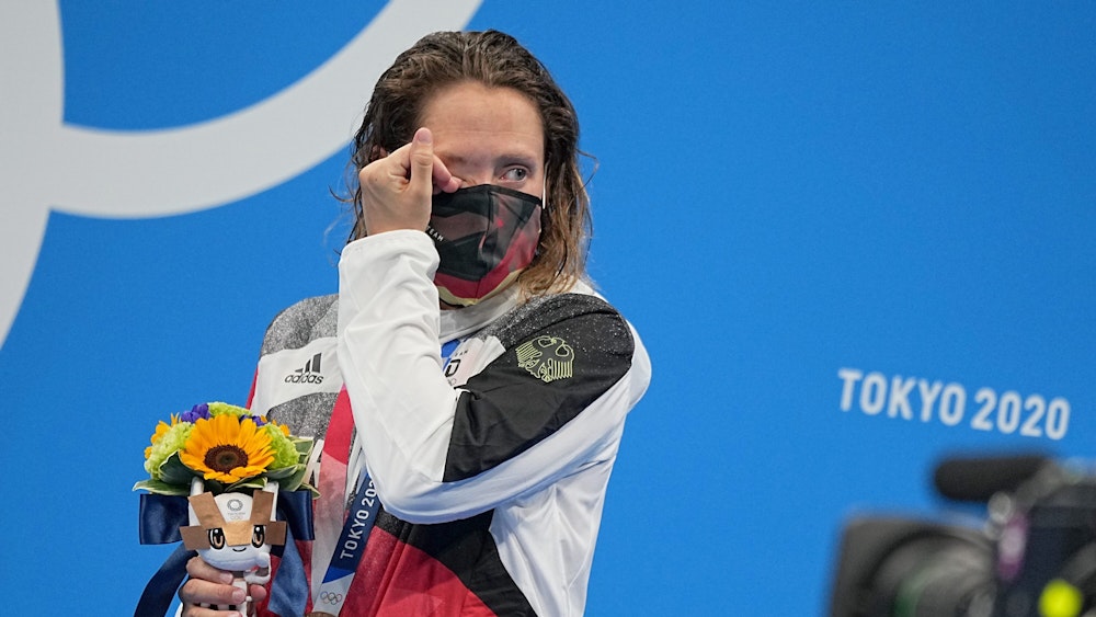 Sarah Köhler bejubelt bei den Olympischen Spielen 2021 in Tokio Bronze über 1500 Meter Freistil.