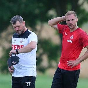 Rafael Czichos im Trainingslager des 1. FC Köln mit Steffen Baumgart.