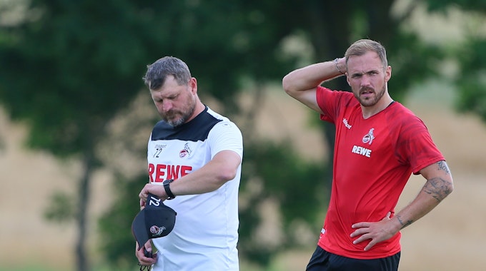 Rafael Czichos im Trainingslager des 1. FC Köln mit Steffen Baumgart.