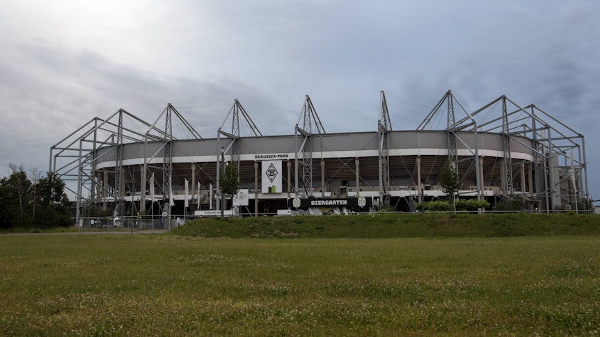 Der Borussia-Park am 20. Juni 2021 aus der Ferne betrachtet.