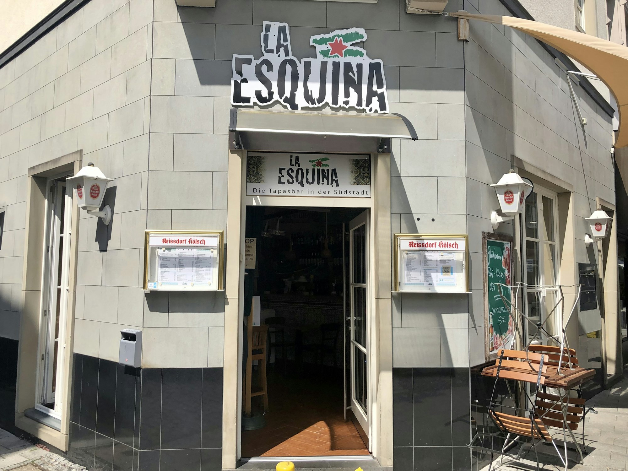 Der Eingang der Tapas-Bar „La Esquina“ von außen.