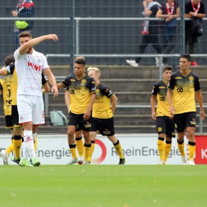 Salih Özcan (1. FC Köln) ärgert sich über das 0:1 im Test gegen Roda Kerkrade.