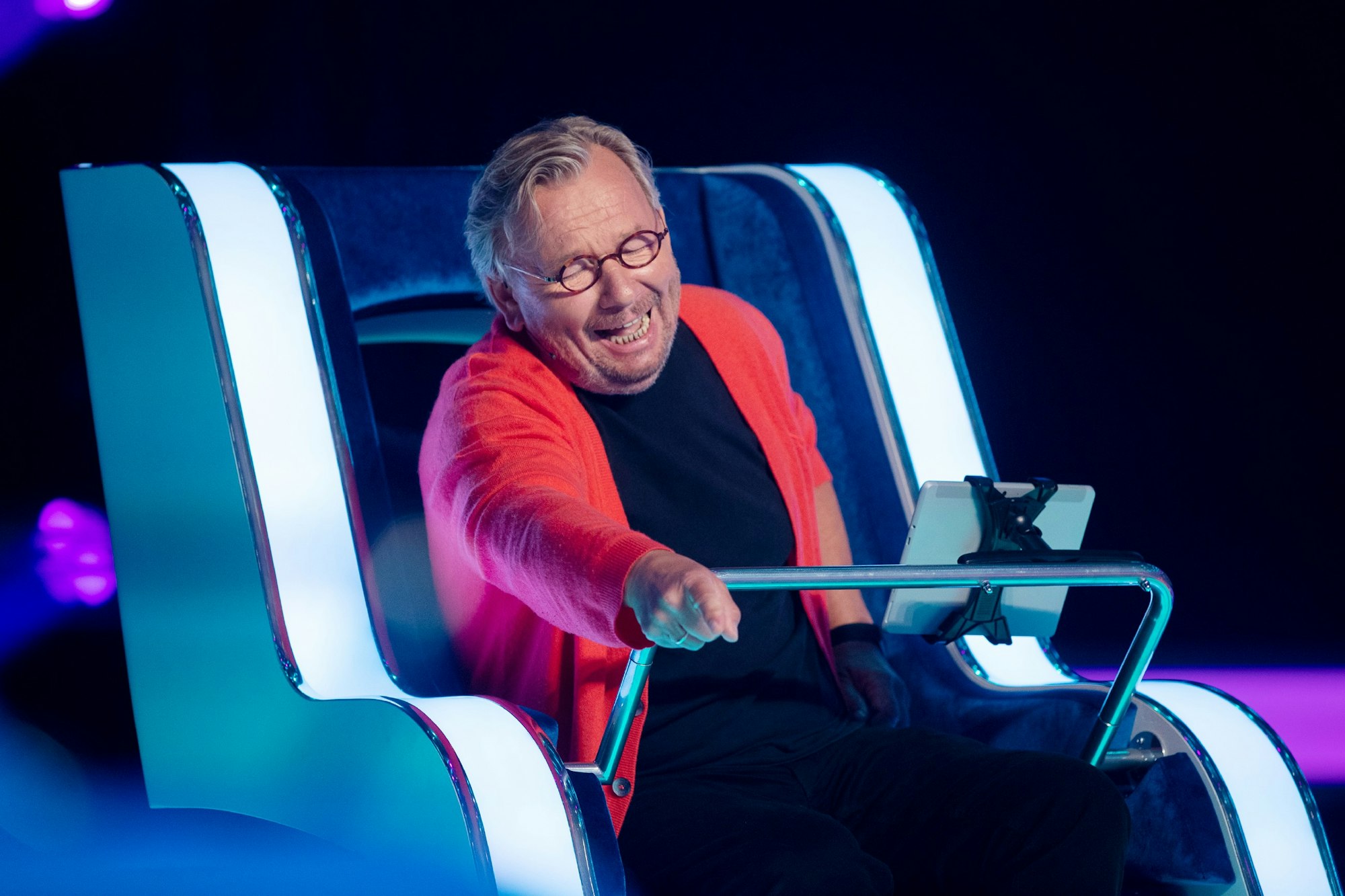 Bernd Stelter lacht in der RTL-Show "The Wheel - Promis drehen am Rad"