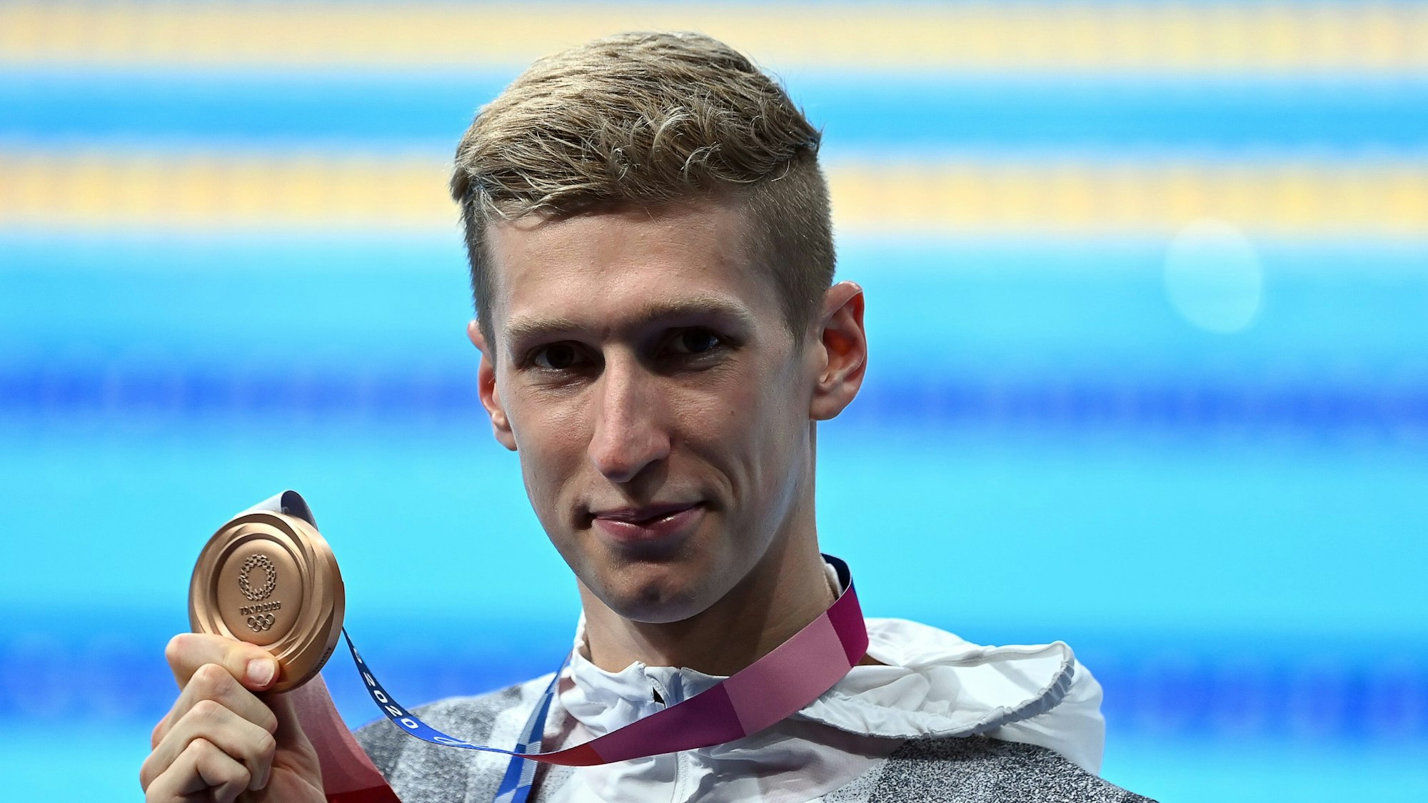 Florian Wellbrock mit seiner Bronze-Medaille bei Olympia in Tokio