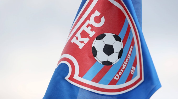 Fahne mit dem Vereinswappen des KFC Uerdingen