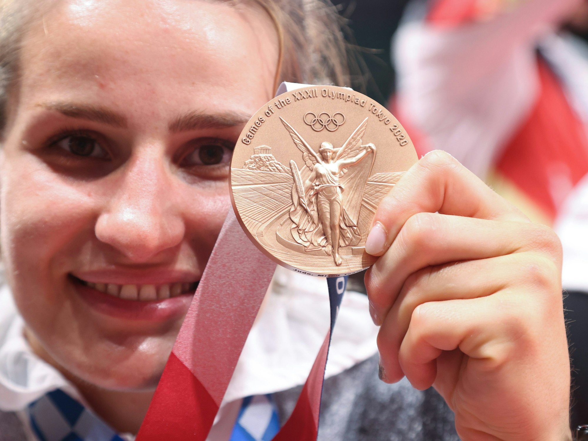 Judo-Bronze mit der Mannschaft: Anna-Maria Wagner jubelt